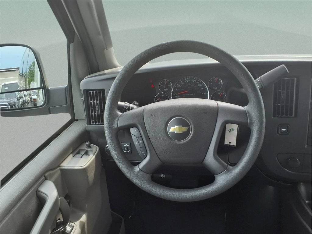 2024 Chevrolet Express Passenger 3500 1LT